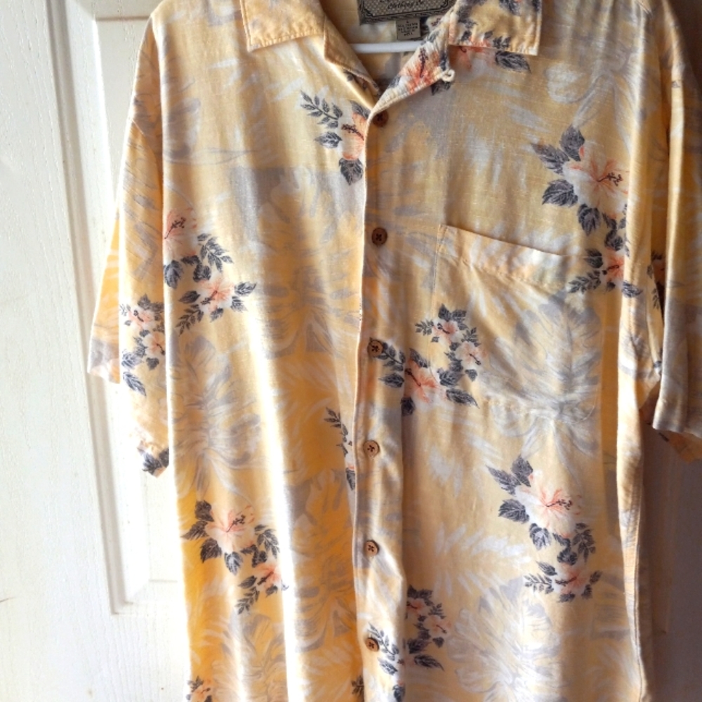 Men's hawaiian shirt floral size large palm island.